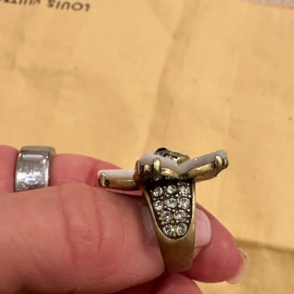 Elegant White Flower Ring - Picture 3 of 4